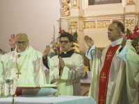 Brzezie: Biskup Włocławski poświęcił witraże i chrzcielnicę